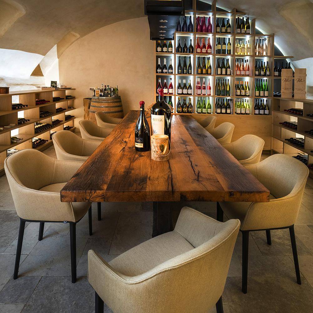 Altes restauriertes Winzerhaus in der steirischen Hügellandschaft