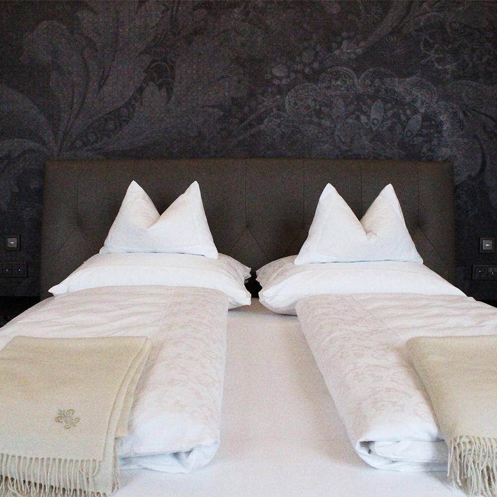 Geschichtsträchtiges Schloss am See