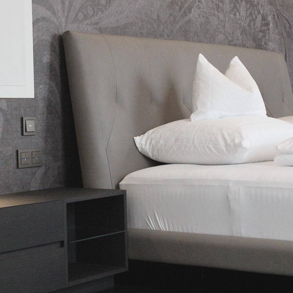 Geschichtsträchtiges Schloss am See