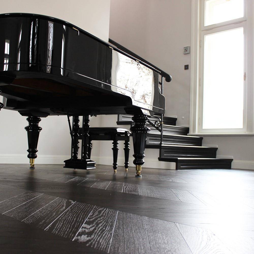 Geschichtsträchtiges Schloss am See