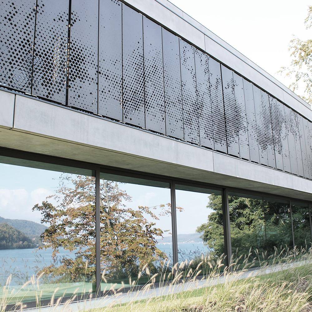 Modernes Wohnhaus am See