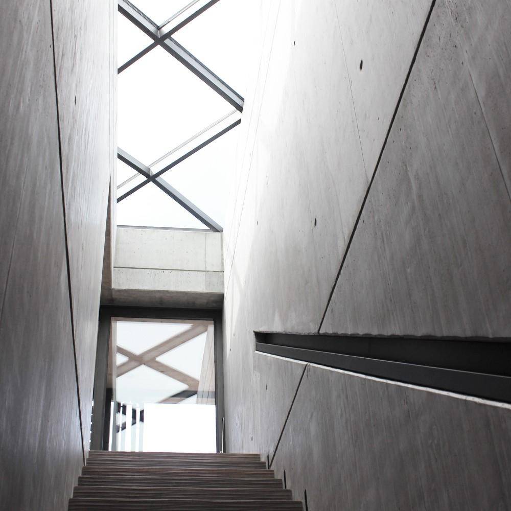 Modernes Wohnhaus am See