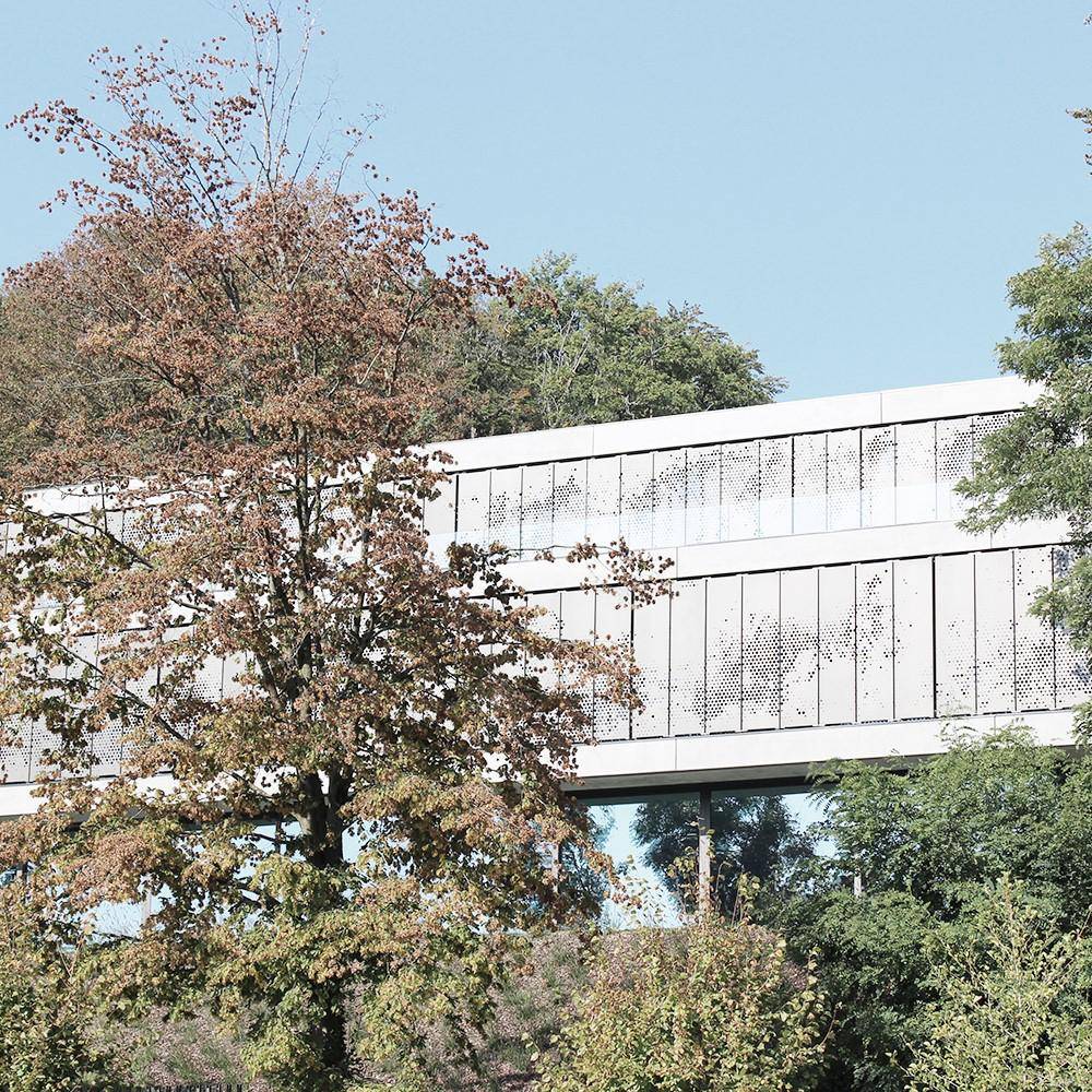 Modernes Wohnhaus am See