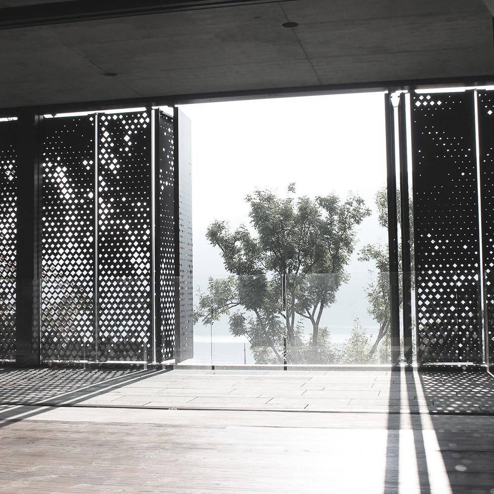 Modernes Wohnhaus am See