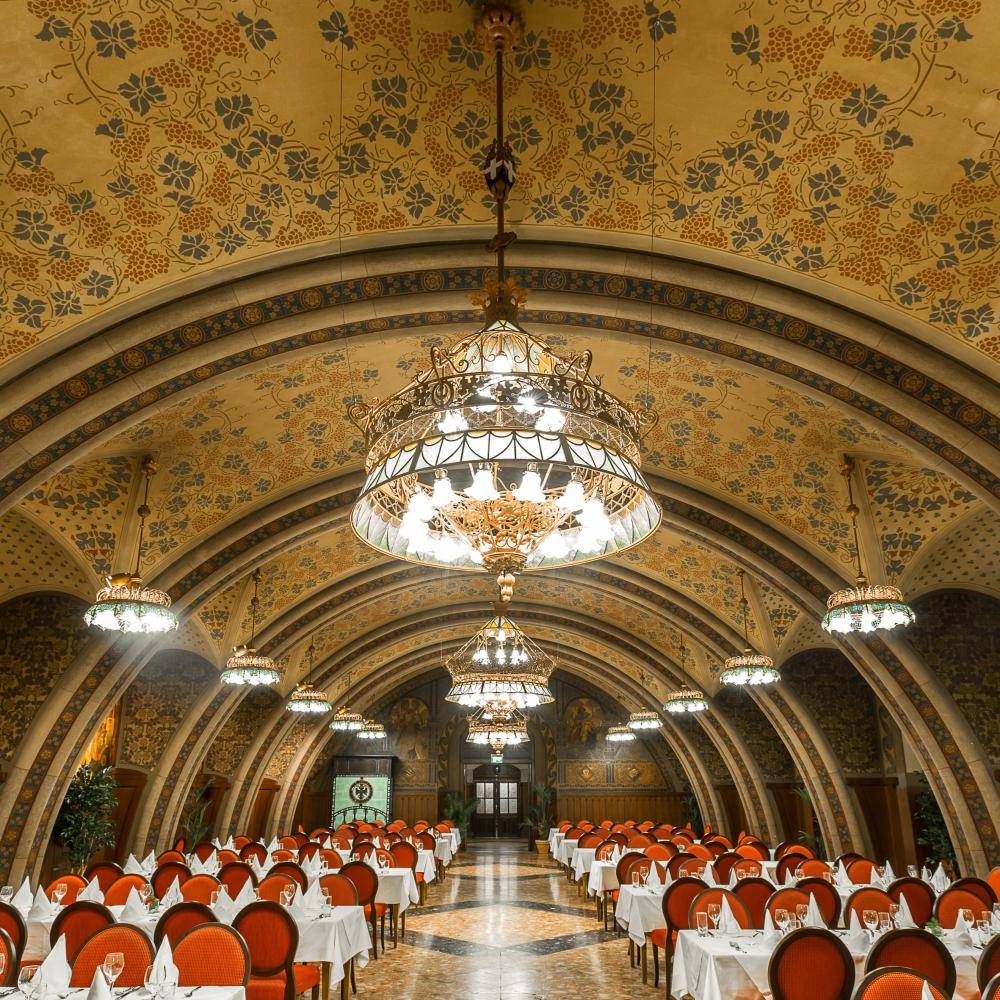 Restaurierung und Rekonstruktion der historischen Malerei im Rathauskeller