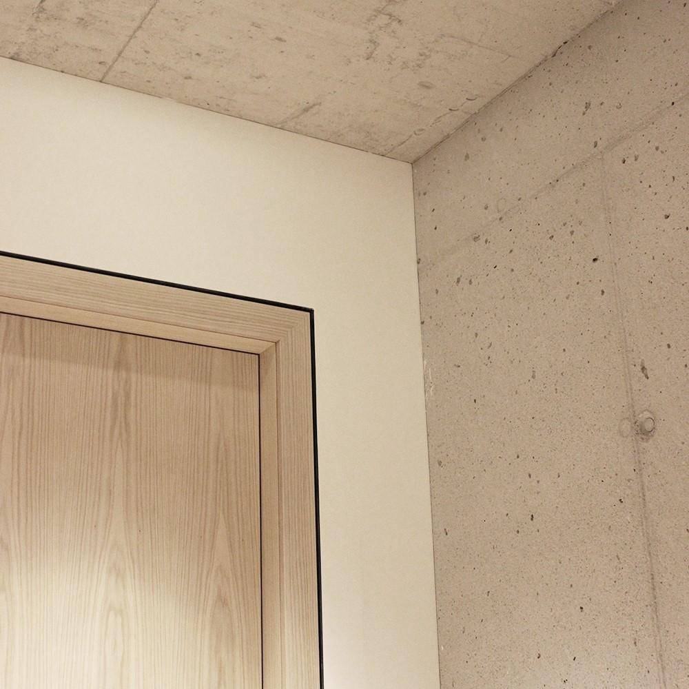 Schlichtes Haus am See