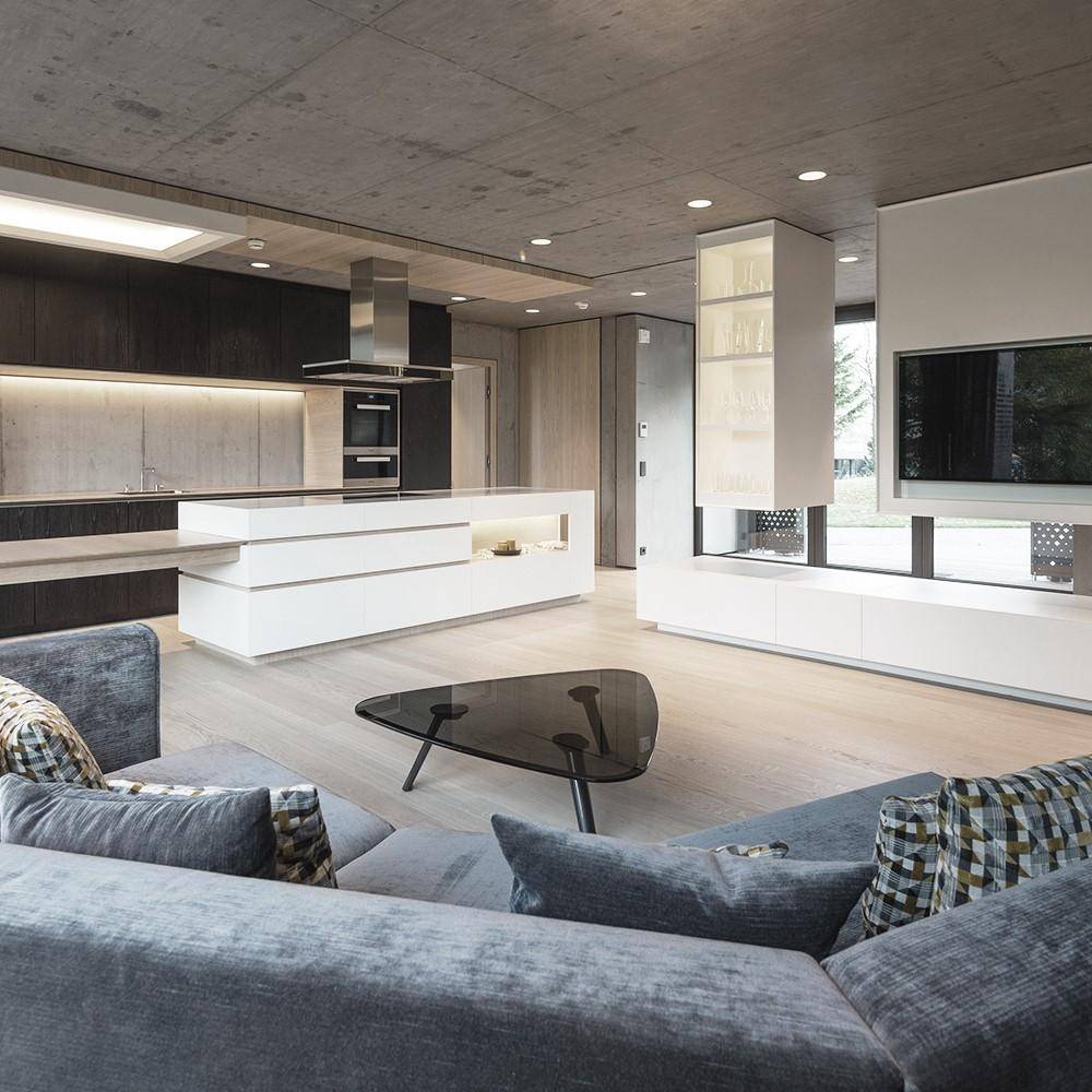 Schlichtes Haus am See