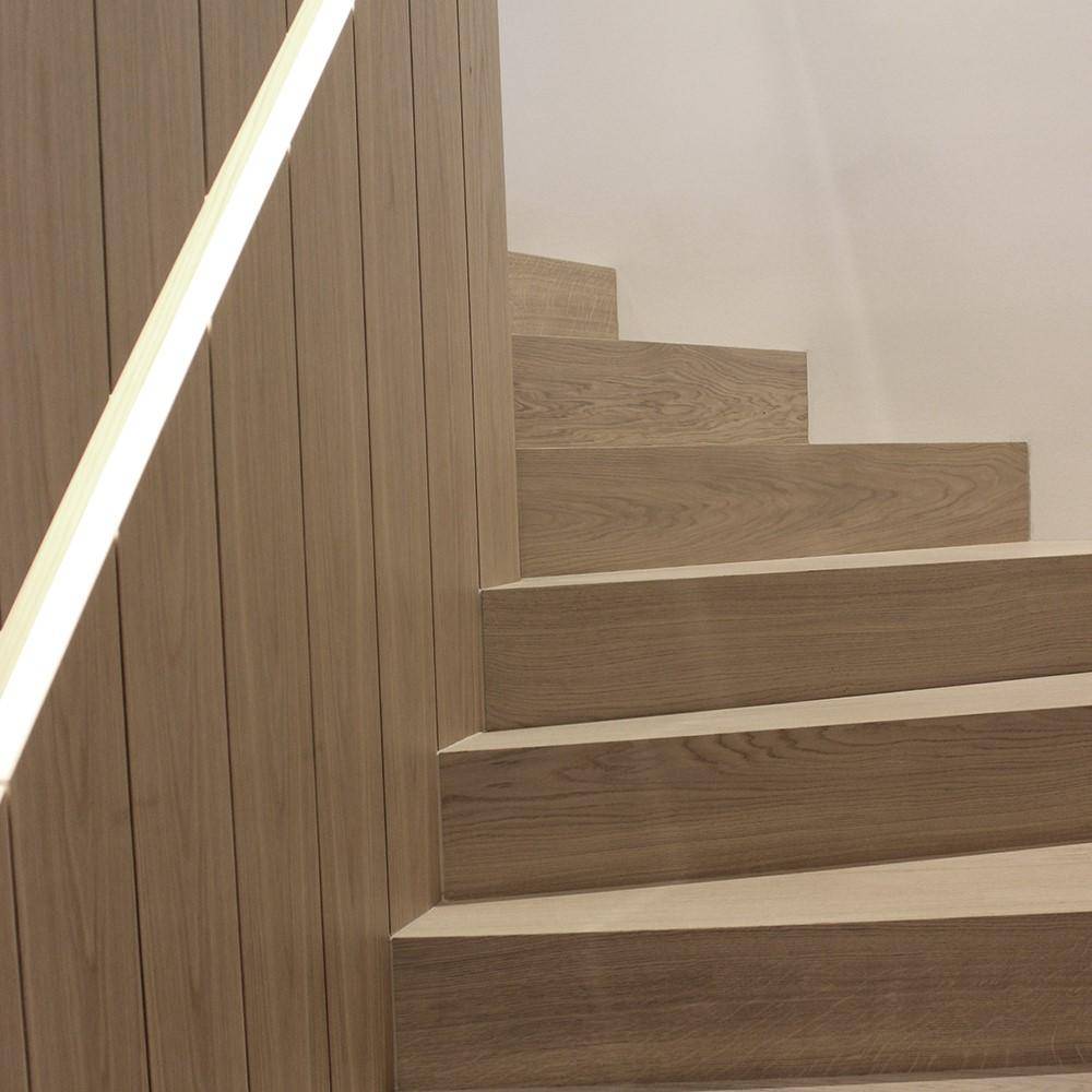 Schlichtes Haus am See