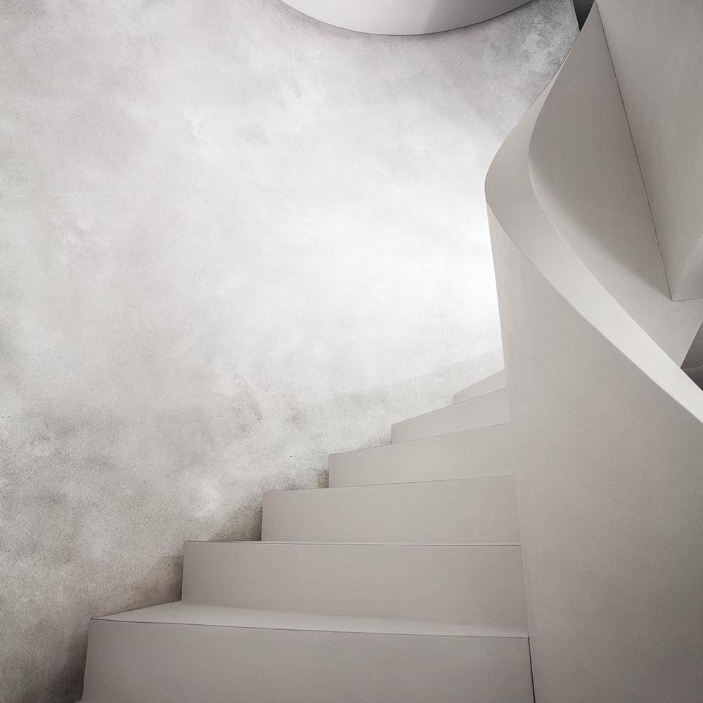 Skulpturartige Stiegenanlage