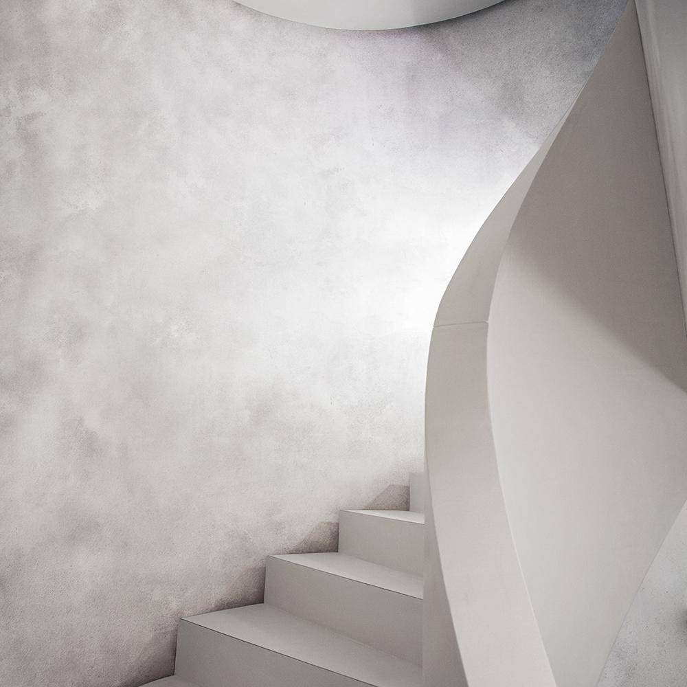 Skulpturartige Stiegenanlage