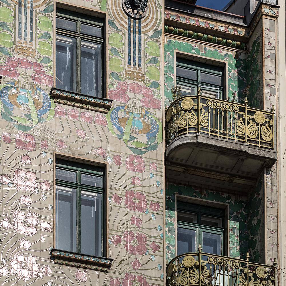 Teilrestaurierung der Fassade des Majolikahauses von Otto Wagner